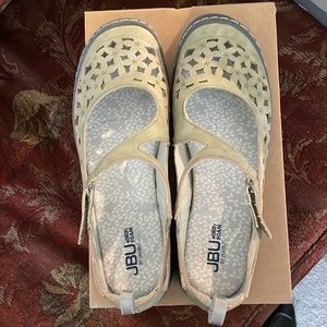 JBU Sage Mary Jane with rubber sole.